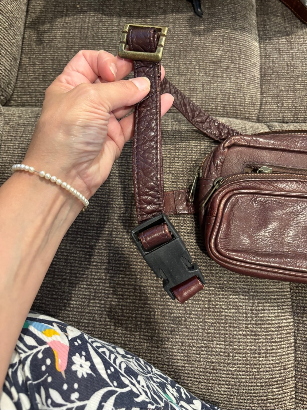 Vintage Crossbody Fanny Pack Bag - Burgundy Leather - Picture 3 of 7